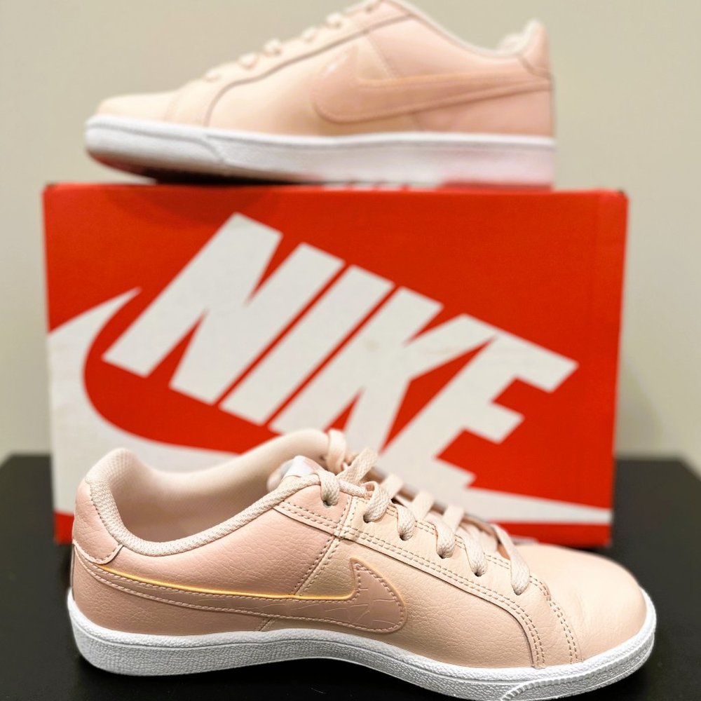 Woman's Nike Court Royale Size 7